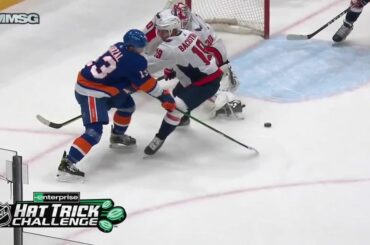 C'est peut-être le plus beau tour du chapeau que vous verrez jamais.  Bravo, Mat Barzal (...