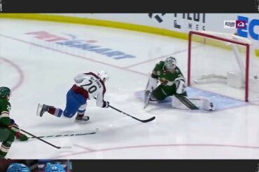 1) Sam Girard nourrit @ mackinnon29 2) La pile de deux pads de @ cp0031 Et le jeu de t ...