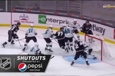 30 coups.  30 arrêts.  Oui, c'est un blanchissage @pepsi pour Martin Jones! ...