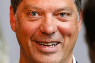 "Ouais, nous sommes tous dedans."  Bill Guerin, directeur général de @minnesotawild, sait qu'avec les jeunes stars ...