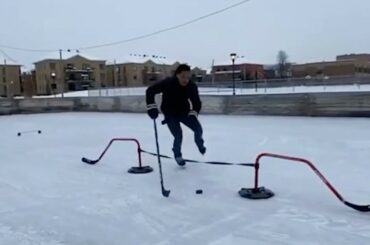 Nous avons demandé le maniement du bâton, vous avez livré les pendentifs!  #NHLFanSkills ...