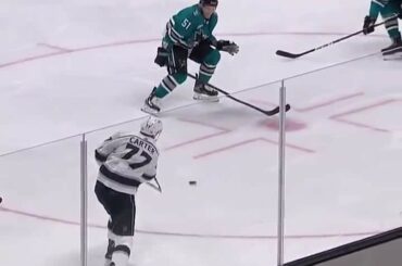 @ jeffcarter_77 a certainement appris à enfiler une aiguille au fil des ans ....
