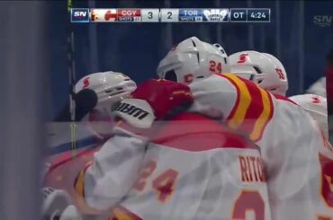 @ johngaudreau03 a apporté les mitaines OT d'une belle manière.  ...