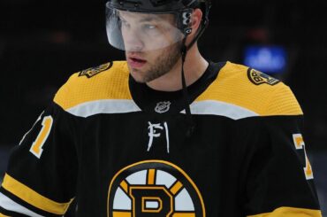 Taylor Hall (@ hallsy09) portant le n ° 71 avec les @nhlbruins ....