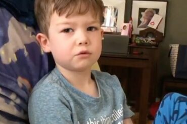 Oliver, 4 ans, ne pouvait pas croire que @nhlflames avait échangé David Rittich, alors le g ...