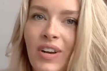 Malgré son déménagement à Tampa, @camillekostek reste une fan de @nhlbruins.  @essuyer...