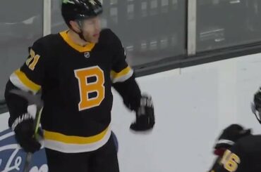 Taylor Hall (@ hallsy09) s'intègre parfaitement avec les @nhlbruins ....