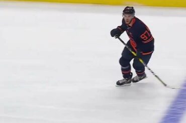 Connor McDavid (@ mcdavid97) a été activé ...