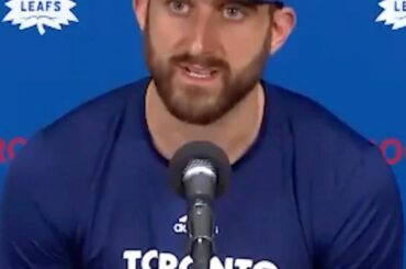 Nick Foligno est venu à sa première conférence de presse avec l'édition 1993 de l'équipe de son père ...