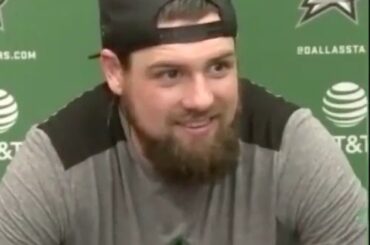 @ jamiebenn14 savait que ce journaliste lui semblait familier.  (@dallasstars) ...