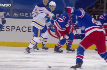 Tee'd.  En haut.  Brendan Smith prend la photo de la nuit, facile ...