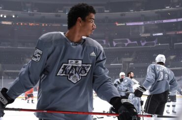 Ce soir, @quintonbyfield fait ses débuts dans la LNH! ...
