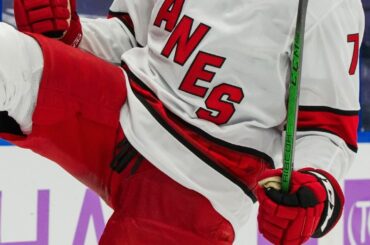 Cela fait 15 ans que les @canes ont remporté la #StanleyCup pour la dernière fois ... Serait-ce le ...