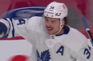Frappé hors des airs, puis tire dans le filet.  @austonmatthews est en fait ri ...