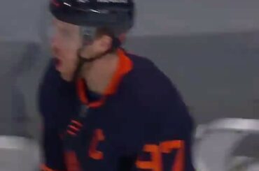 Il n'y a pas de mots pour décrire parfois Connor McDavid (@ mcdavid97).  : @des sports...