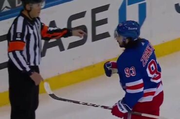 Mika en a deux ... mais mon Dieu peut-il que ces @nyrangers passent la rondelle!  ...