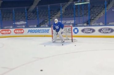 Maintenant dans le filet pour le @TBLightning, n ° 87, Rob Gronkowski.  (@pattymaroon) ...
