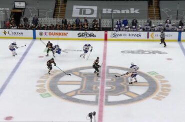C'est Krejci (@ dkrejci46) avec le flash et Hall (@ hallsy09) avec la finition.  E...