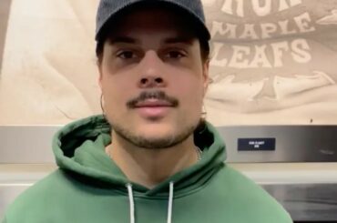 @austonmatthews envoie un grand merci à Sarah Rumbolt pour tout ce qu'elle a fait ...