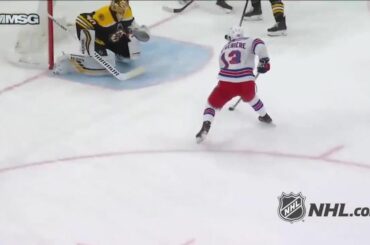 Slick Alexis Lafrenière (@ alexlaff11) travaille ici.  : @nhlonnbcsports ...
