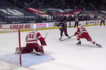 Dans la dernière seconde de OT, @max le fait pour le @bluejacketsnhl! ...
