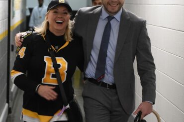 Bonne fête des mères à toutes les mamans du hockey!  Merci d'avoir conduit à t ...
