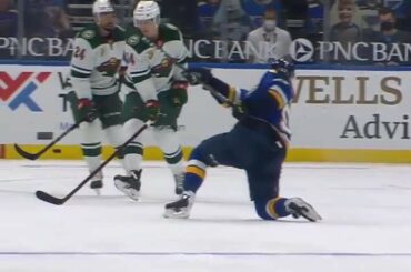 WOW.  Je dois adorer le travail d'équipe ici de @stlouisblues! ...