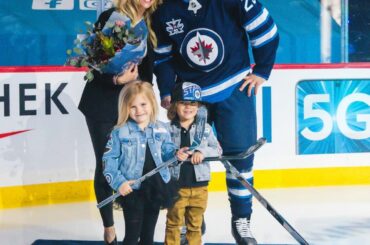 Bravo à Paul Stastny pour le jeu numéro 1 000!  (@nhljets) ...