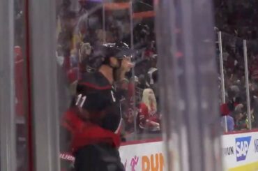 Vous pensez que Jordan Staal est emballé pour les Playoffs #StanleyCup?  (@canes) ...