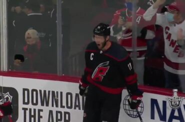 Il n'y avait aucun moyen d'arrêter Jordan Staal ici.  #StanleyCup: @nhlonnbcsports: @sport ...