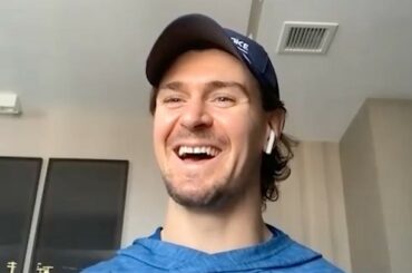 Pas de patins dans la maison, sauf si vous êtes Mark Scheifele (@mscheif).  Regardez le plein ...
