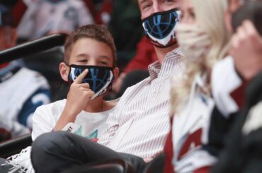 Le shérif est en ville!  Ravi de vous voir, Peyton Manning.  #Coupe Stanley...