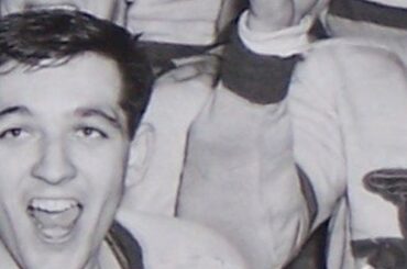 «Quand j'étais enfant, tout ce que nous voulions, c'était patiner et jouer au hockey.  Larry Kwong ...