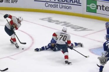 Little Dangle 101, gracieuseté de @carterverhaeghe.  #StanleyCup: @nhlonnbcsports: ...