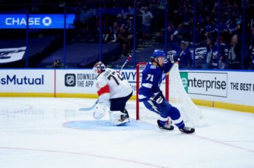 Anthony Cirelli (@ acirelli22) arrive à HOT pour ouvrir le score!  #Coupe Stanley :...