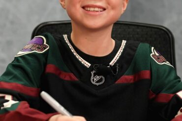 Les @arizonacoyotes n'oublieront jamais Leighton Accardo.  Découvrez comment @discover t ...