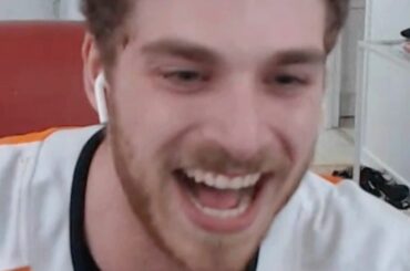 Deux joueurs @philadelphiaflyers entrent, l'un passe au tour suivant.  #NHLGWC T ...