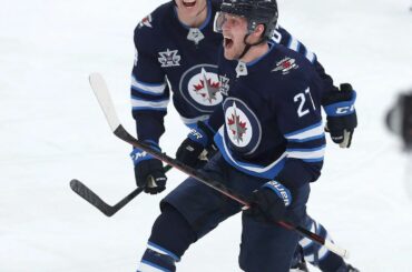 En baisse de 4-1 en troisième période, Nikolaj Ehlers et les @nhljets ont complété le come ...