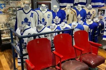Fan Cave?  Plus comme un musée ... #StanleyCup @mapleleafs vs @canadiensmtl à 7 ...