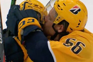 Les meilleurs cellys sur la plus grande scène.  #StanleyCup Qui ramène à la maison le #BudLi ...