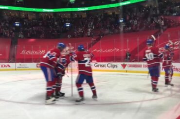 # Game7, forcé.  #HockeyHugs, nécessaire.  Les éliminatoires de la #StanleyCup sont v ...