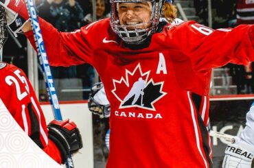 Vicky Sunohara a remporté la médaille d'or olympique à deux reprises pour son pays.  Juste un incroyable ...