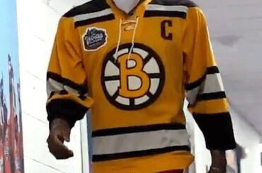 Ok Russell Westbrook, on se voit dans ce maillot de la Classique d'hiver 2010 @nhlbruins ...