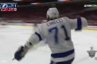 Anthony Cirelli (@acirelli22) se met au travail.  #StanleyCup : @nhlonnbcspor...
