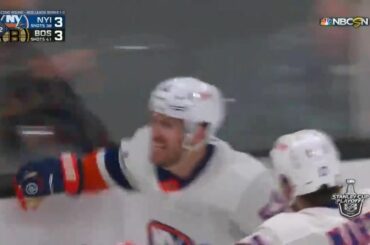 Sur la pause et Casey Cizikas lie cette série!  #Coupe Stanley...