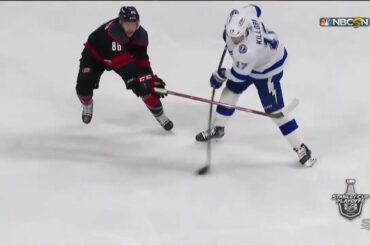 Alex Killorn (@akillorn17) brise la glace dans le jeu 2 !  #StanleyCup : @nhlonnbcspo...