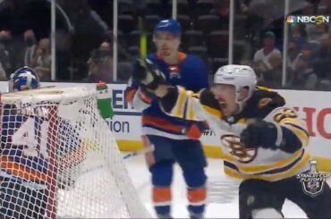 Meneur de série 2-1 pour les @nhlbruins, gracieuseté de Brad Marchand (@bmarch63) !  #Stan...