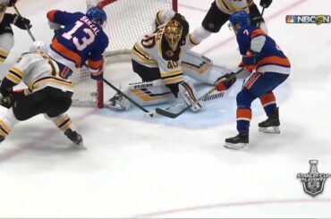 NOUER.  JEU.  Mat Barzal (@barzal97) avec un objectif énorme pour les @ny_islanders !  #Stan...