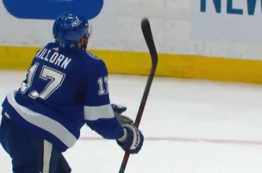 TEMPS CELLY.  Dites-nous qui recevra la #BudLightCelly de la semaine !  ...