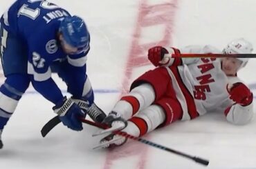 Inutile même d'essayer de se lever.  #Coupe Stanley...